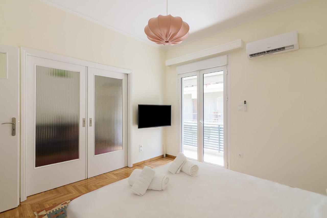 Bright And Spacious 2-Bedrooms Apartment In アテネ エクステリア 写真